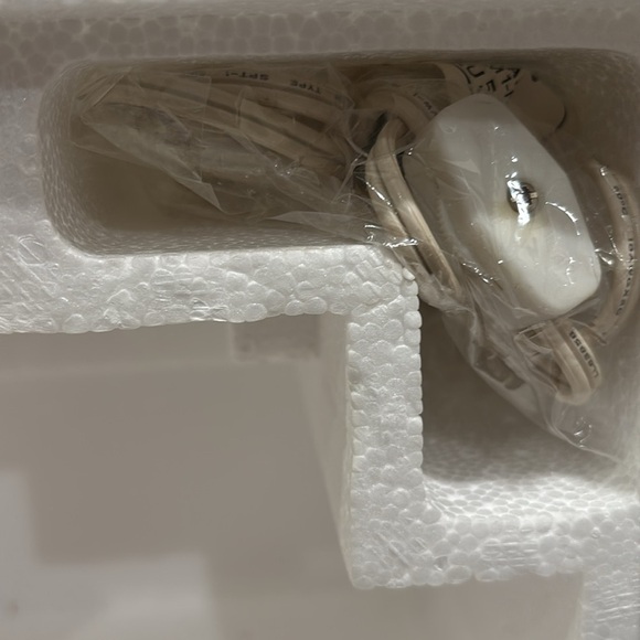 Department 56 "Reindeer Bus Depot" - Picture 7 of 9